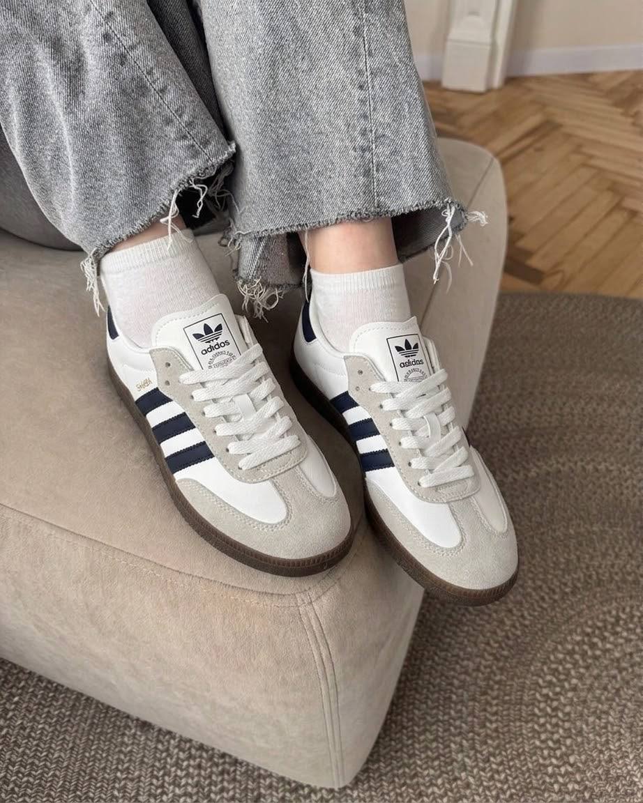 Retro sneakers 01